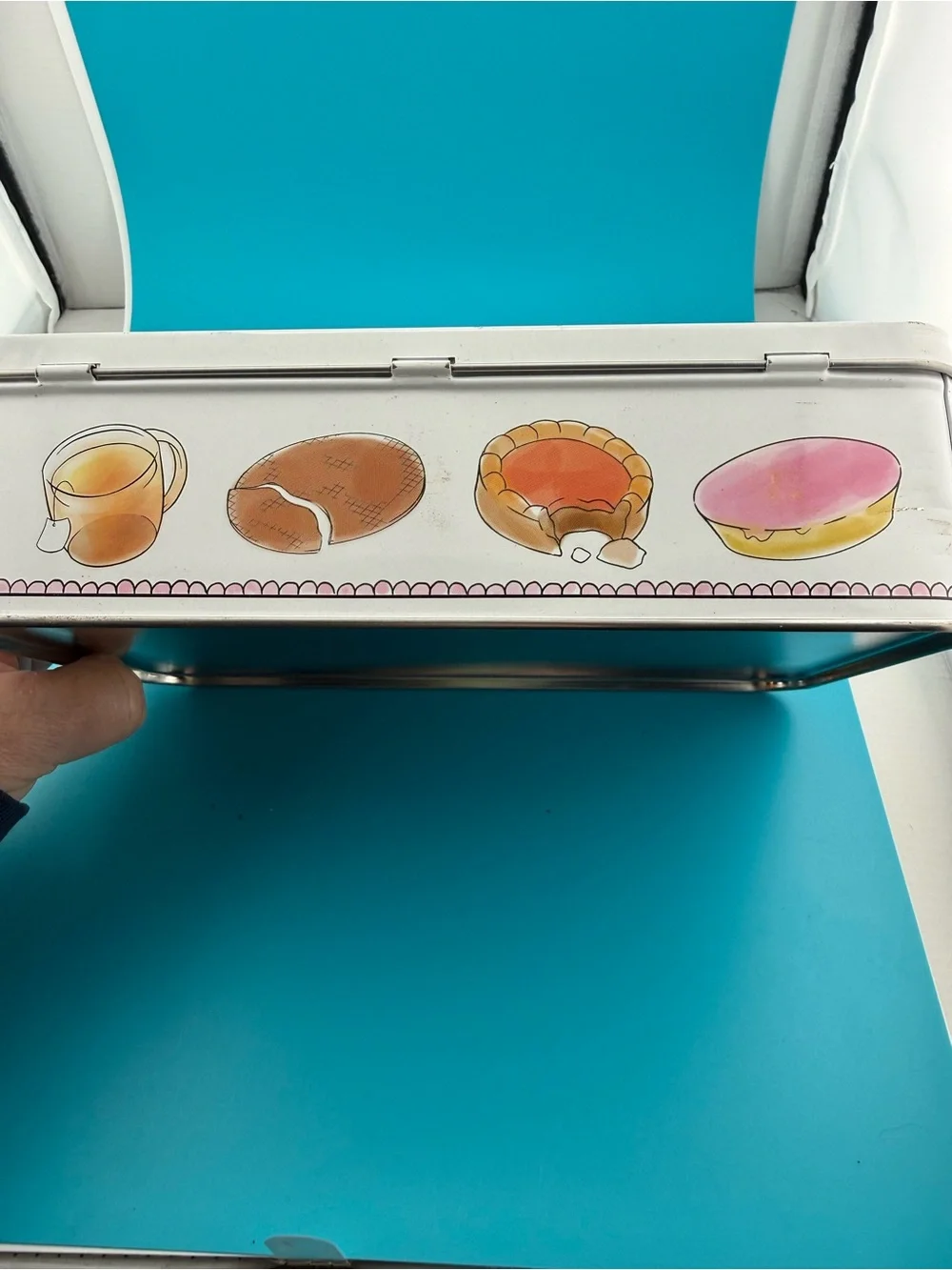 Koekje Van Eigen Deeg Decorative Cookie Tin - White and Light Blue